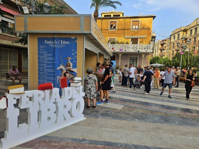 La Feria del Libro de Caravaca abre sus puertas este jueves con cuatro días de actividades, encuentros literarios y firmas de autores La Feria del Libro de Caravaca abre sus puertas este jueves con cuatro días de actividades, encuentros literarios y firmas de autores