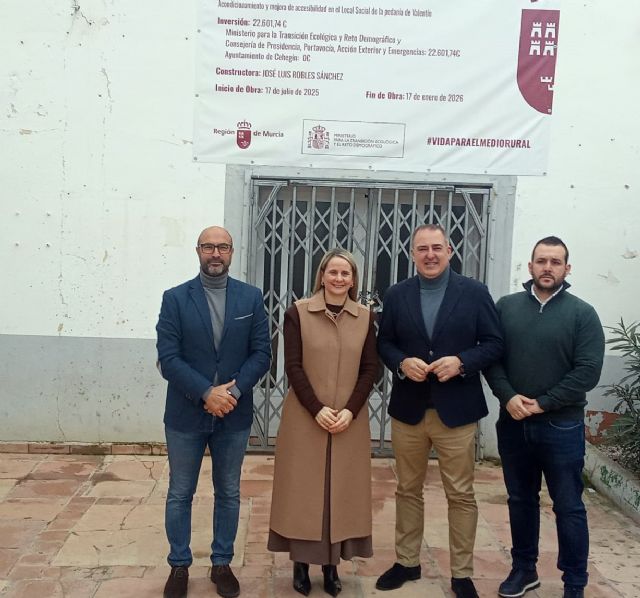 La alcaldesa de Cehegín y el Director General de Administración Local visitan el nuevo local social de Valentín La alcaldesa de Cehegín y el Director General de Administración Local visitan el nuevo local social de Valentín
