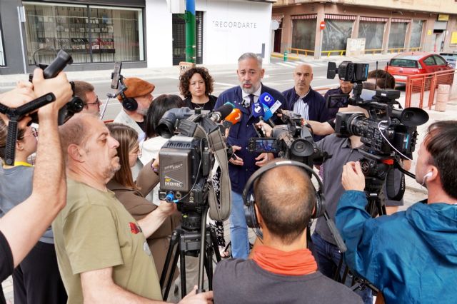 El Ayuntamiento de Santomera pone fin al paso de camiones en la Poeta Julián Andúgar y reclama la circunvalación El Ayuntamiento de Santomera pone fin al paso de camiones en la Poeta Julián Andúgar y reclama la circunvalación