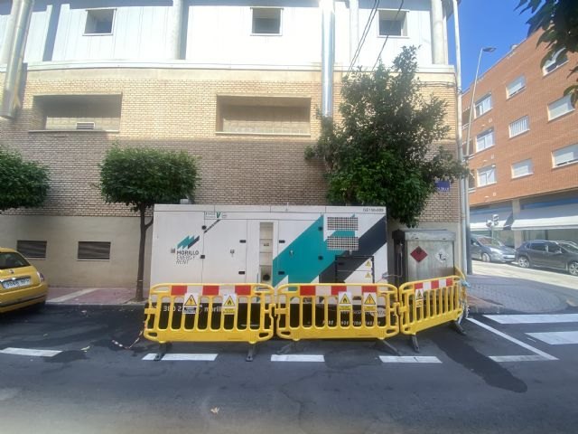 Lara Hernández denuncia la 'dejadez intolerable' del ayuntamiento tras casi un ano de convivencia vecinal con un generador y un depósito de combustible en la calle Salzillo Lara Hernández denuncia la 'dejadez intolerable' del ayuntamiento tras casi un ano de convivencia vecinal con un generador y un depósito de combustible en la calle Salzillo