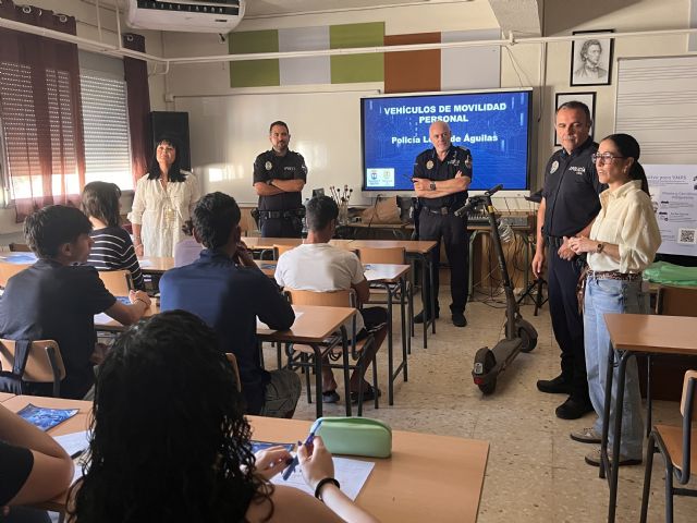 Educación y Policía Local llevan a los institutos de la localidad una campaña informativa sobre el uso de vehículos de movilidad personal Educación y Policía Local llevan a los institutos de la localidad una campaña informativa sobre el uso de vehículos de movilidad personal