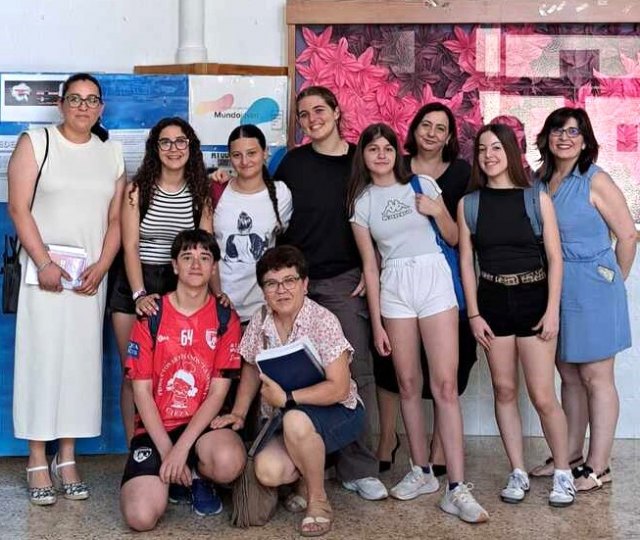Encuentro de la concejala de Juventud, Ana Salmerón, con los corresponsales juveniles del I.E.S. Diego Tortosa Encuentro de la concejala de Juventud, Ana Salmerón, con los corresponsales juveniles del I.E.S. Diego Tortosa