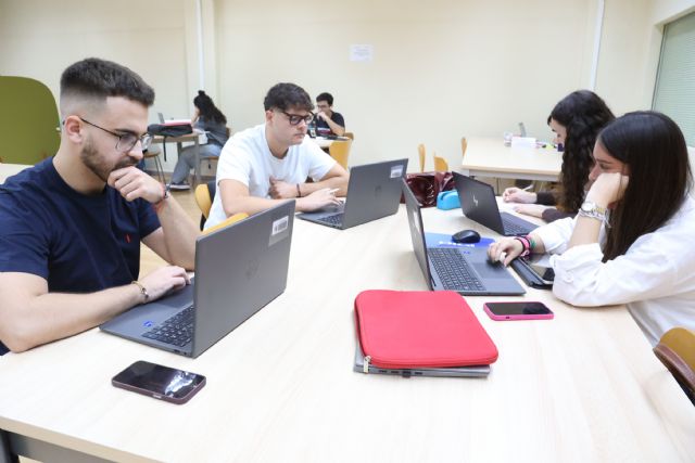 Las salas de estudio abren hasta las 4 de la madrugada, de lunes a domingo, durante el periodo de exámenes Las salas de estudio abren hasta las 4 de la madrugada, de lunes a domingo, durante el periodo de exámenes