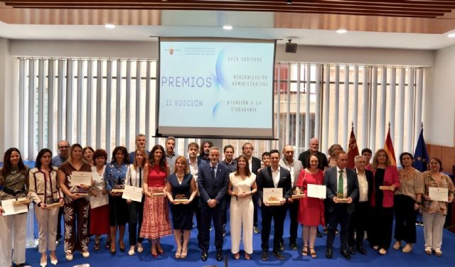La concejalía del Mayor de Lorca recibe el tercer premio regional de Buen Gobierno por el proyecto 'Tecno-Mayores' La concejalía del Mayor de Lorca recibe el tercer premio regional de Buen Gobierno por el proyecto 'Tecno-Mayores'