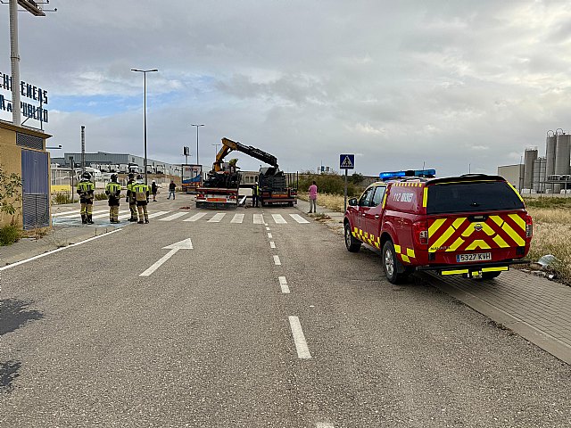 Herido un trabajador en Lorquí tras caerle una viga encima mientras trabajaba en una empresa del polígono El Saladar Herido un trabajador en Lorquí tras caerle una viga encima mientras trabajaba en una empresa del polígono El Saladar