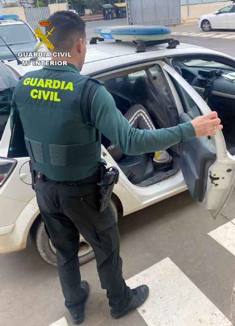 La Guardia Civil detiene a dos hermanos por extorsionar, durante años, cerca de 40.000 euros a un vecino de Abarán La Guardia Civil detiene a dos hermanos por extorsionar, durante años, cerca de 40.000 euros a un vecino de Abarán
