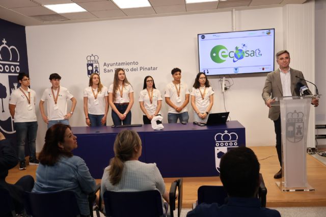 Alumnos del IES Tarraga Escribano participantes en el desafío Cansat son recibidos en el Ayuntamiento Alumnos del IES Tarraga Escribano participantes en el desafío Cansat son recibidos en el Ayuntamiento