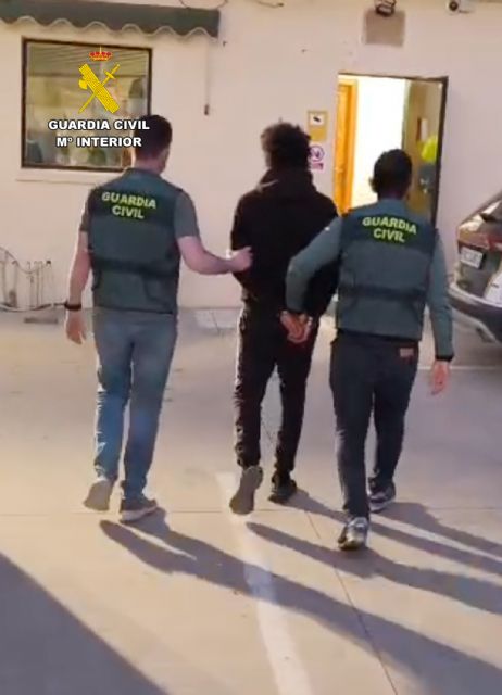 La Guardia Civil detiene a cuatro jóvenes, uno de ellos menor, por una violenta agresión a un vecino de Torre Pacheco con ocasión de un incidente de tráfico La Guardia Civil detiene a cuatro jóvenes, uno de ellos menor, por una violenta agresión a un vecino de Torre Pacheco con ocasión de un incidente de tráfico