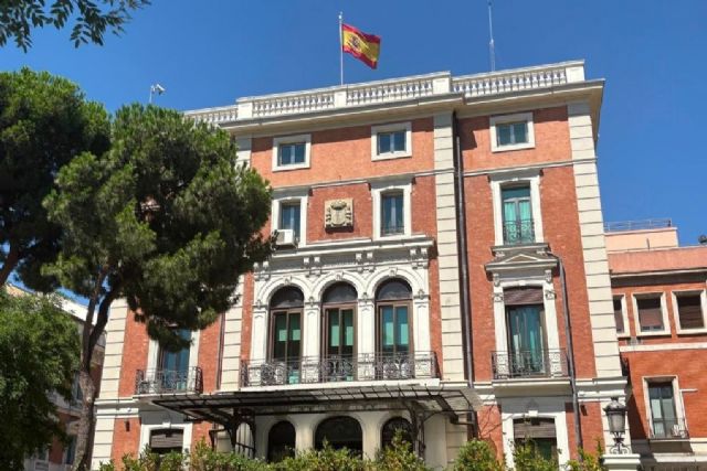 Interior refuerza el dispositivo de triaje de las personas migrantes que permanecen en Ceuta Interior refuerza el dispositivo de triaje de las personas migrantes que permanecen en Ceuta