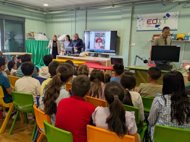 Más de 300 alumnos de los colegios de Puerto Lumbreras disfrutan del cómic ganadero 'Somos los Martínez' Más de 300 alumnos de los colegios de Puerto Lumbreras disfrutan del cómic ganadero 'Somos los Martínez'