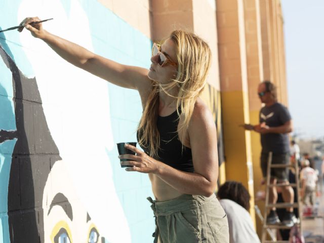 Los Alcázares empieza a llenar sus calles de color en el Festival Internacional de Arte Urbano Los Alcázares empieza a llenar sus calles de color en el Festival Internacional de Arte Urbano