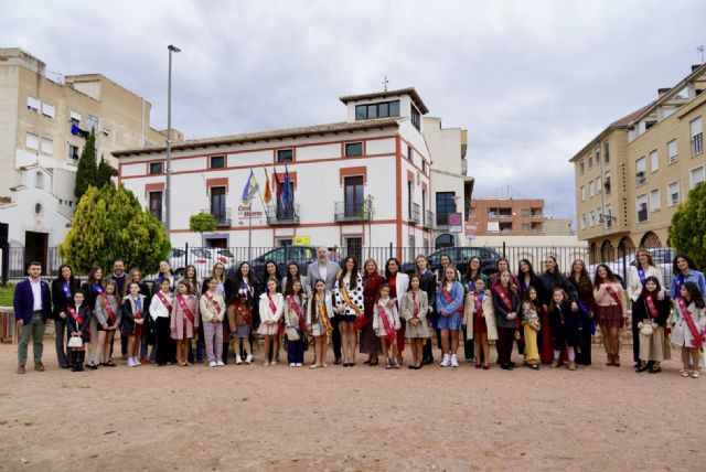 Las damas de las Fiestas de Mayo de Alcantarilla visitan Santomera en una jornada de convivencia Las damas de las Fiestas de Mayo de Alcantarilla visitan Santomera en una jornada de convivencia