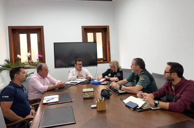 Reunión de coordinación para activar el dispositivo de vigilancia contra robos de fruta durante la campaña de recolección Reunión de coordinación para activar el dispositivo de vigilancia contra robos de fruta durante la campaña de recolección