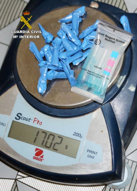 La Guardia Civil desmantela un importante punto de venta de droga que distribuía varios tipos de sustancias tóxicas a consumidores de la Vega Media La Guardia Civil desmantela un importante punto de venta de droga que distribuía varios tipos de sustancias tóxicas a consumidores de la Vega Media