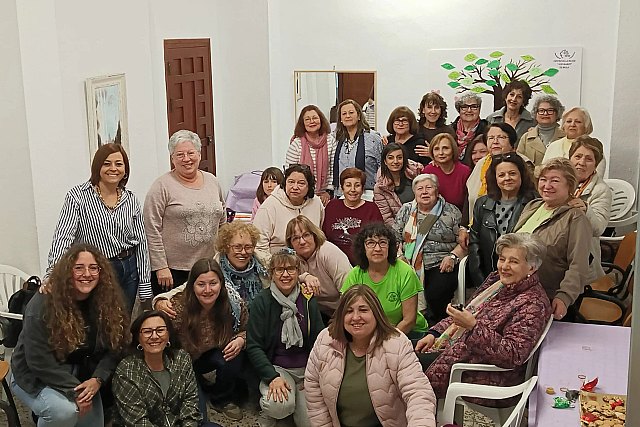 La Asociación del Centro de la Mujer conmemora su 25 aniversario con un mural colectivo en homenaje a su trayectoria La Asociación del Centro de la Mujer conmemora su 25 aniversario con un mural colectivo en homenaje a su trayectoria