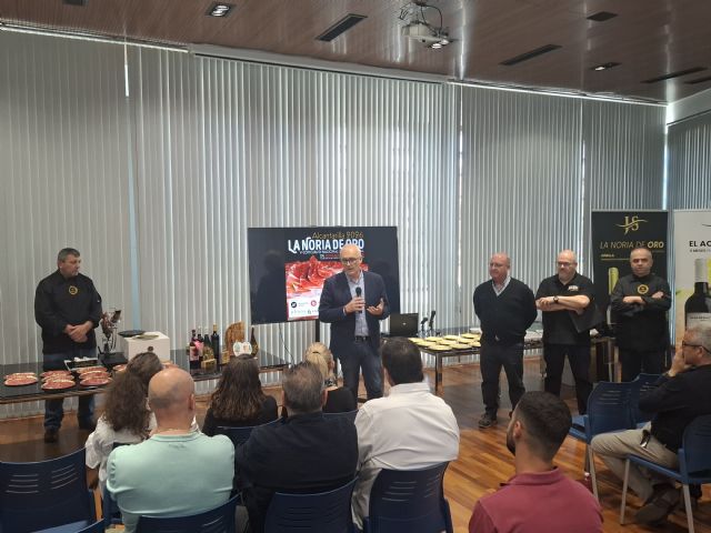 Ocho cortadores de jamón de toda España participan en el concurso nacional La Noria de Oro Ocho cortadores de jamón de toda España participan en el concurso nacional La Noria de Oro