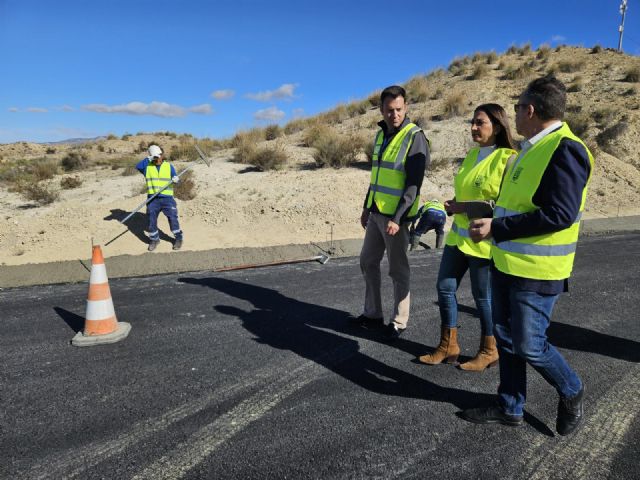 Avanzan las obras de acondicionamiento del camino rural Contiendas-Jaira en Abanilla Avanzan las obras de acondicionamiento del camino rural Contiendas-Jaira en Abanilla