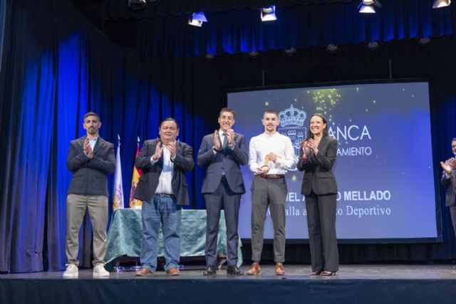 El Ayuntamiento de Blanca entrega a Miguel Ángel Cano Mellado la Medalla al Mérito Deportivo El Ayuntamiento de Blanca entrega a Miguel Ángel Cano Mellado la Medalla al Mérito Deportivo