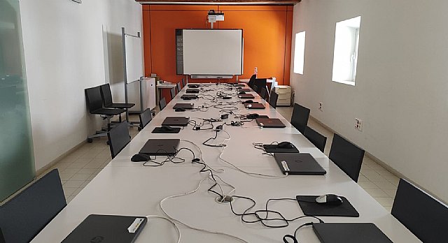 La WALA de la biblioteca municipal reabre sus puertas tras la renovación de los equipos informáticos La WALA de la biblioteca municipal reabre sus puertas tras la renovación de los equipos informáticos