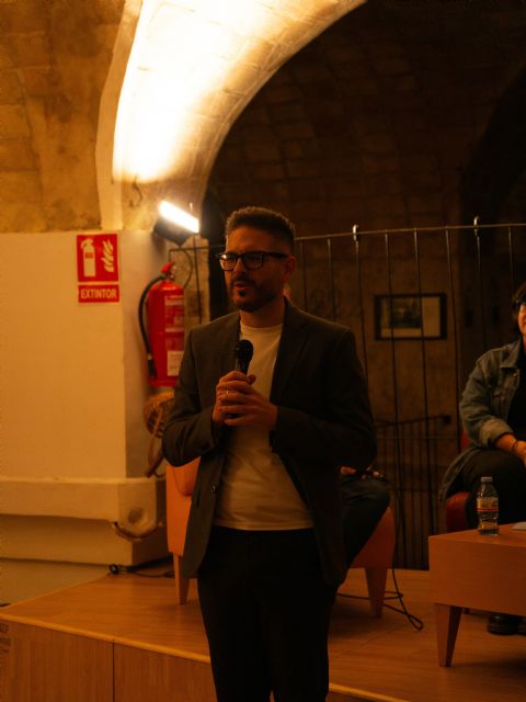 Aforo completo para el encuentro literario 'Hablemos de Literatura' celebrado en el Museo del Vino de Bullas Aforo completo para el encuentro literario 'Hablemos de Literatura' celebrado en el Museo del Vino de Bullas