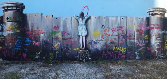 Un mural dinámico de esperanza, resiliencia y amor une Palestina y Los Alcázares gracias al artista Taqi Spateen Un mural dinámico de esperanza, resiliencia y amor une Palestina y Los Alcázares gracias al artista Taqi Spateen