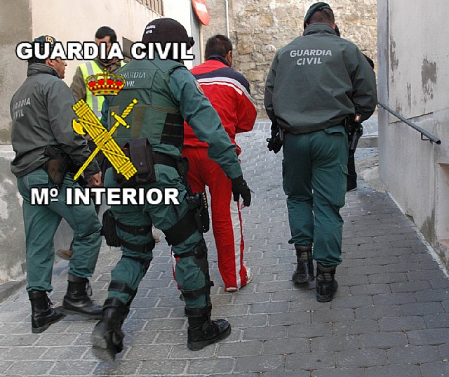 La Guardia Civil Desmantela Un Clan Familiar Dedicado A La Venta Y