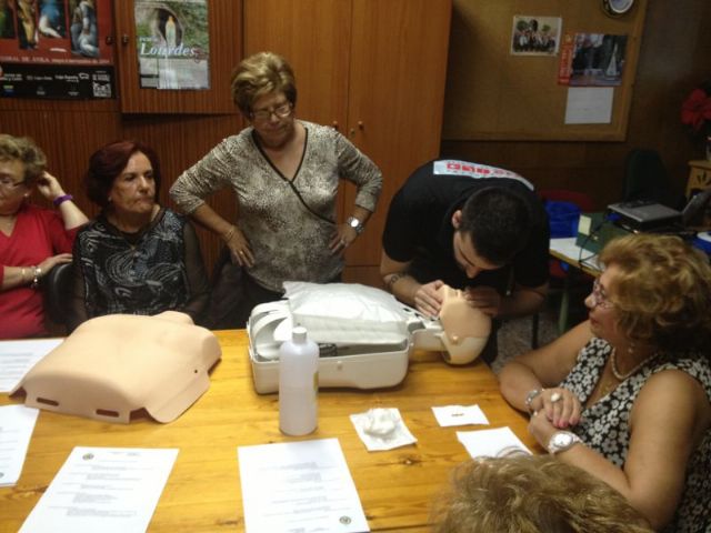 TOTANA Voluntarios de Protección Civil ofrecen consejos a la