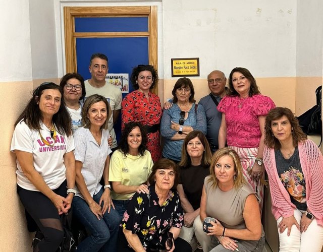 El Colegio Antonio Buitrago dedica el aula de música del centro escolar al recordado profesor Francisco López Herrera El Colegio Antonio Buitrago dedica el aula de música del centro escolar al recordado profesor Francisco López Herrera