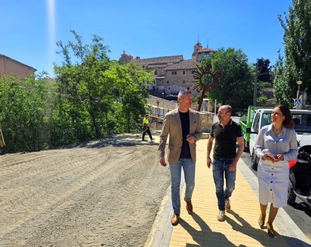 El Ayuntamiento de Caravaca mejora el Paseo de Santa Clara con nuevo acerado y la reorganización de la zona de aparcamientos El Ayuntamiento de Caravaca mejora el Paseo de Santa Clara con nuevo acerado y la reorganización de la zona de aparcamientos