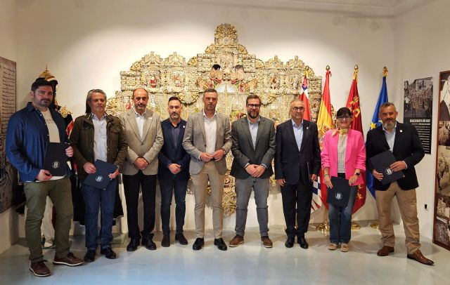 El Ayuntamiento de Caravaca entrega las ayudas municipales por importe de 100.000 euros para colaborar con el desarrollo de las fiestas patronales El Ayuntamiento de Caravaca entrega las ayudas municipales por importe de 100.000 euros para colaborar con el desarrollo de las fiestas patronales