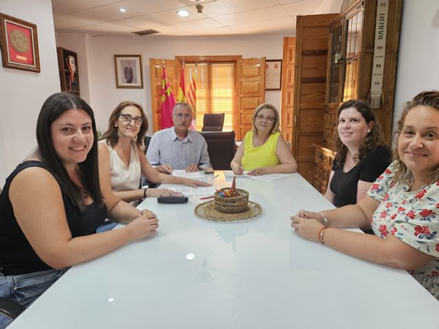 Ayuntamiento y Cáritas unen fuerzas para que la atención social llegue a más personas en Abanilla Ayuntamiento y Cáritas unen fuerzas para que la atención social llegue a más personas en Abanilla