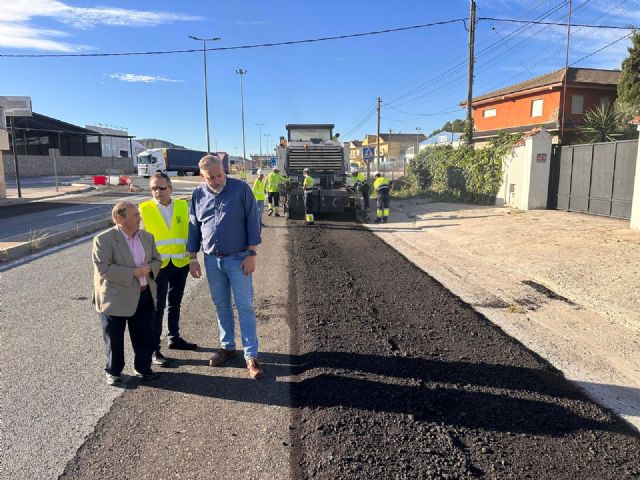 La Comunidad refuerza el firme de la vía que une Santomera con Abanilla con material reciclado de la propia carretera La Comunidad refuerza el firme de la vía que une Santomera con Abanilla con material reciclado de la propia carretera