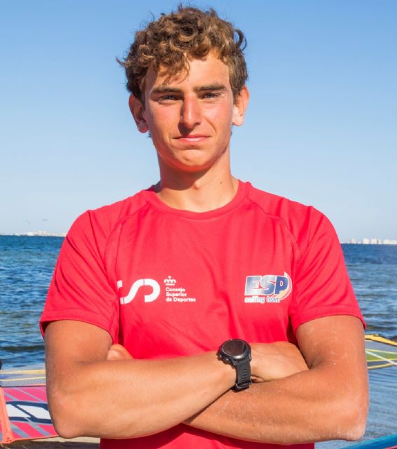 El deportista alicantino José Santos ganó con solvencia la prueba final del Campeonato de Europa de Vela de la modalidad de Slalom El deportista alicantino José Santos ganó con solvencia la prueba final del Campeonato de Europa de Vela de la modalidad de Slalom