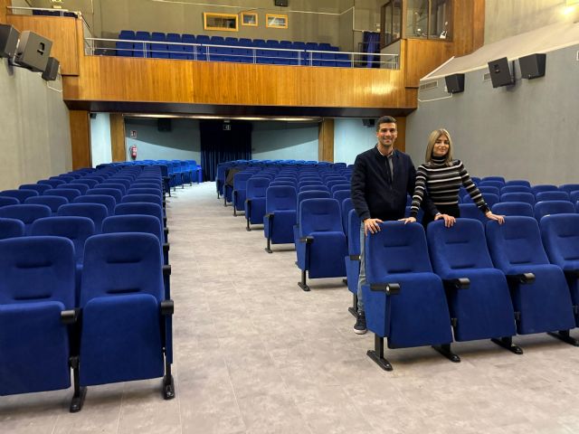 Finalizan las obras de remodelación del suelo e impermeabilización de la cubierta del cine-teatro IV Centenario de Alguazas Finalizan las obras de remodelación del suelo e impermeabilización de la cubierta del cine-teatro IV Centenario de Alguazas