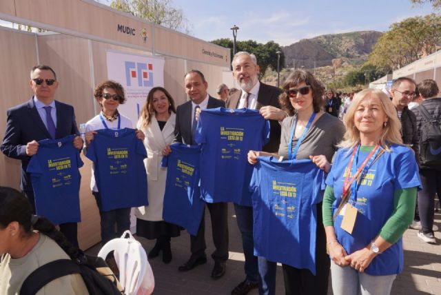 El Gobierno regional colabora en la II Feria científica de Santomera para fomentar vocaciones entre los jóvenes El Gobierno regional colabora en la II Feria científica de Santomera para fomentar vocaciones entre los jóvenes