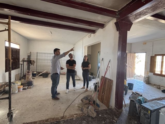 El Ayuntamiento cumple su compromiso con la rehabilitación integral del salón social de El Garrobillo El Ayuntamiento cumple su compromiso con la rehabilitación integral del salón social de El Garrobillo