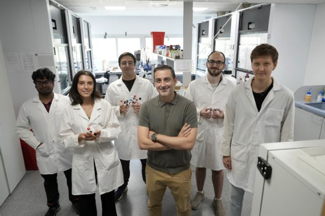 La Universidad de Murcia acelera y democratiza la fabricación de fármacos con el uso de hierro La Universidad de Murcia acelera y democratiza la fabricación de fármacos con el uso de hierro