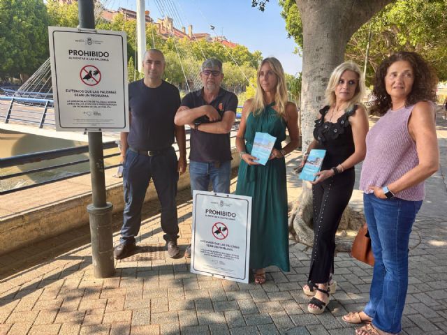 Murcia impulsa una campaña para concienciar sobre la importancia de no alimentar a las palomas Murcia impulsa una campaña para concienciar sobre la importancia de no alimentar a las palomas