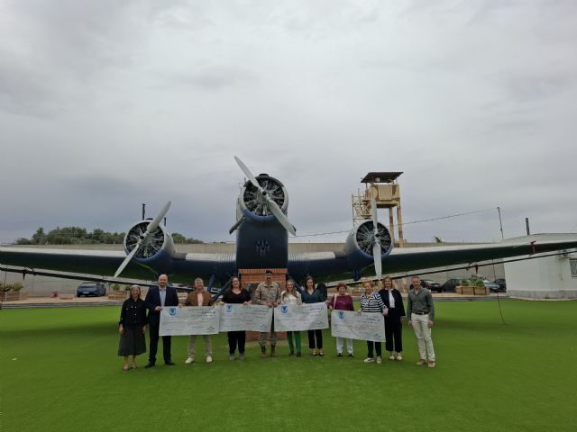 la Base Aérea de Alcantarilla reciben sus cheques la Base Aérea de Alcantarilla reciben sus cheques