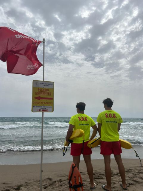 Socorristas adscritos al Plan Copla del Servicio de Emergencias Municipal de Lorca rescatan a seis personas en la cala de Calnegre tras quedar atrapadas por una fuerte corriente Socorristas adscritos al Plan Copla del Servicio de Emergencias Municipal de Lorca rescatan a seis personas en la cala de Calnegre tras quedar atrapadas por una fuerte corriente