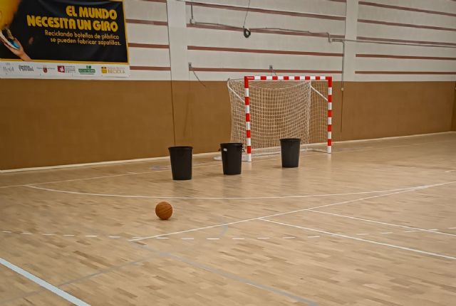 IU-Verdes denuncia la chapuza realizada en el pabellón de deportes de Beniel y exige responsabilidades a la alcaldesa Mari Carmen Morales IU-Verdes denuncia la chapuza realizada en el pabellón de deportes de Beniel y exige responsabilidades a la alcaldesa Mari Carmen Morales