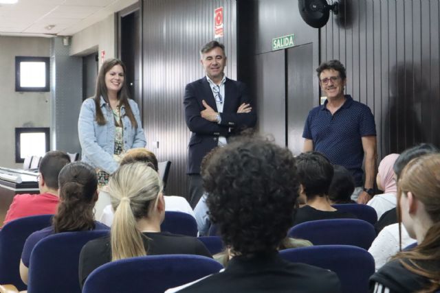 Alumnos de 4º de ESO se acercan al mundo laboral en San Pedro del Pinatar Alumnos de 4º de ESO se acercan al mundo laboral en San Pedro del Pinatar