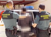 La Guardia Civil detiene a un joven y violento ´tironero´ que asaltó a dos mujeres en La Manga del Mar Menor La Guardia Civil detiene a un joven y violento ´tironero´ que asaltó a dos mujeres en La Manga del Mar Menor