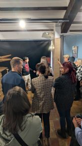 Inaugurada la exposición 'Manos que reparan el tiempo: el arte de cuidar, revivir y brillar' del Programa Experiencial 'Mejora de la Escena Urbana de Bullas' Inaugurada la exposición 'Manos que reparan el tiempo: el arte de cuidar, revivir y brillar' del Programa Experiencial 'Mejora de la Escena Urbana de Bullas'