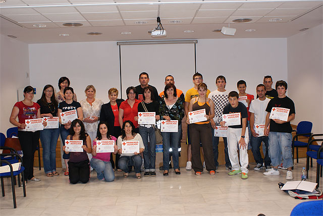 20 alumnos reciben el título del curso de primeros auxilios organizado por las concejalías de Deportes y Protección Civil - 1, Foto 1