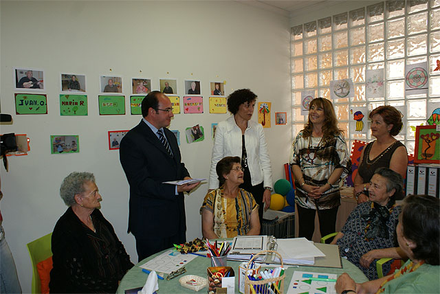 El Ayuntamiento y la Asociación Lumbrerense de Enfermos de Alzheimer firman un convenio de colaboración - 1, Foto 1