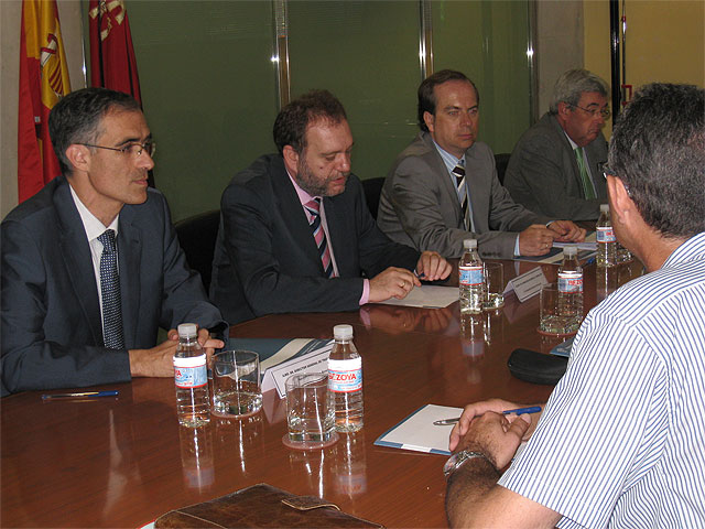 La Consejería de Empleo inicia una campaña informativa para prevenir riesgos laborales por altas temperaturas - 1, Foto 1