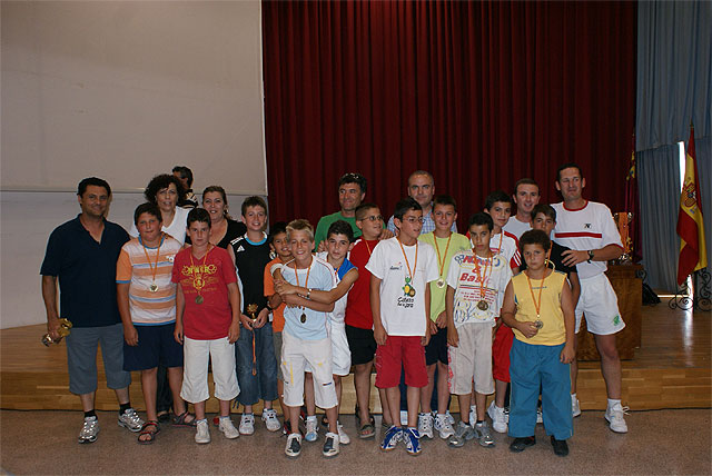 Entrega de trofeos a los alumnos participantes en los Juegos Escolares 2007-2008 - 1, Foto 1