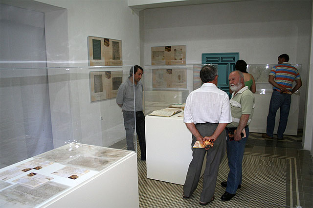 Parte del Archivo Histórico de Cehegín se muestra al público - 2, Foto 2