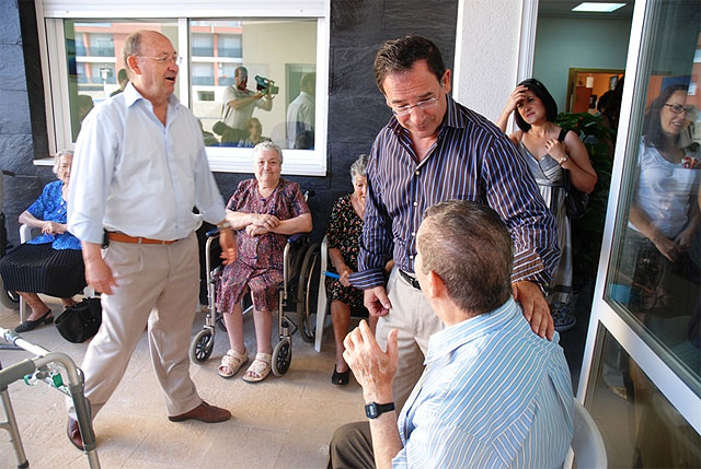 El consejero de Política Social visita el Centro de Estancias Diurnas - 1, Foto 1